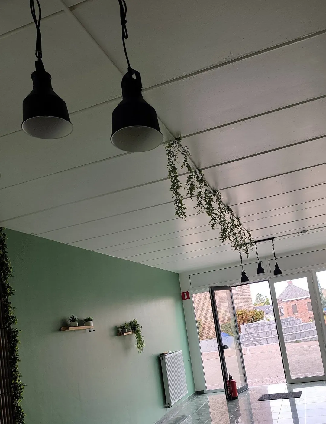 Salle de la sandwicherie à Dour